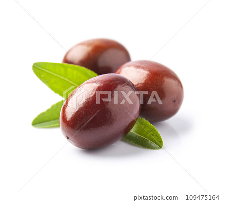 Dates with leaves on white 109475164