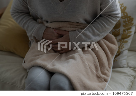 女人感冒了感覺冷 109475567