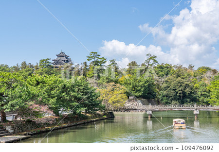 Matsue City, Shimane Prefecture, Matsue Castle and Horikawa Pleasure Boat in Spring Matsue City, Shimane Prefecture, Matsue Castle and Horikawa Pleasure Boat in Spring 109476092