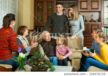 Big friendly family chatting at home 109476150