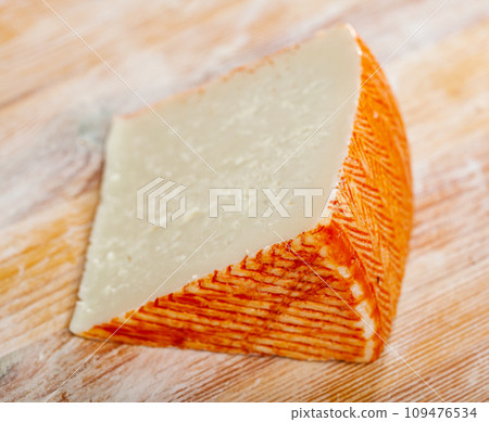 Sliced spanish artisanal semi hard cow milk cheese Sliced spanish artisanal semi hard cow milk cheese 109476534