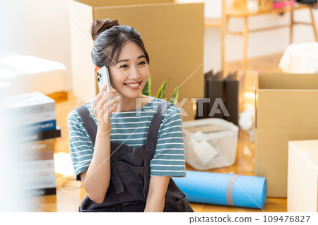 年輕女子包裝 年輕女子包裝 109476827
