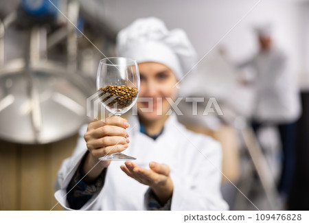 Woman brewer holding glass of malt seeds 109476828