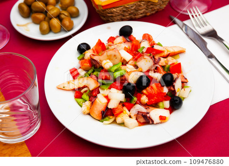 Salpicon de Marisco, cold salad from seafood with vegetables 109476880