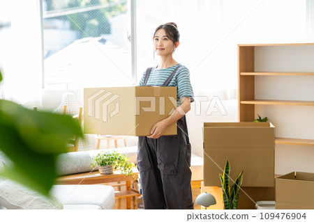 Young woman packing Young woman packing 109476904