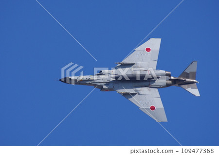 航空自衛隊F-4「鬼怪」在航空節上進行機動飛行 109477368