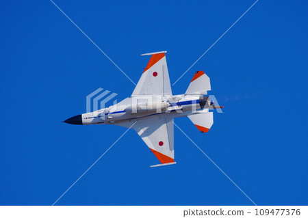 F-2 of the Air Self-Defense Force Flight Development Experiment Team performing a maneuver flight at the air festival 109477376