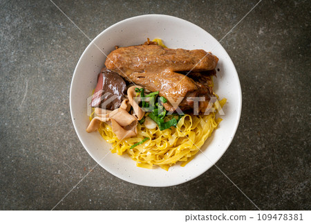 Egg noodles served dry with braised duck 109478381