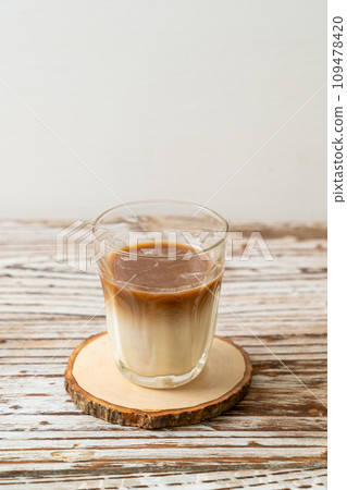 glass of latte coffee, coffee with milk 109478420