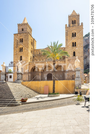 Duomo di Cefalu - Cathedral in centre of Cefalu city in Sicily. Duomo di Cefalu - Cathedral in centre of Cefalu city in Sicily. 109478706