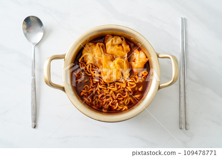 Korean instant noodles with dumplings 109478771