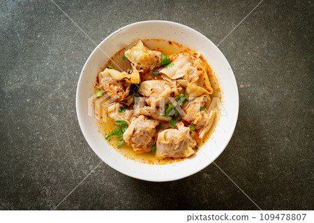 pork wonton soup or pork dumplings soup with roasted chili 109478807