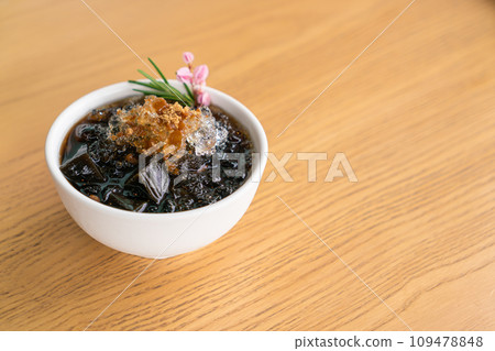 Grass jelly with ice and brown sugar Grass jelly with ice and brown sugar 109478848