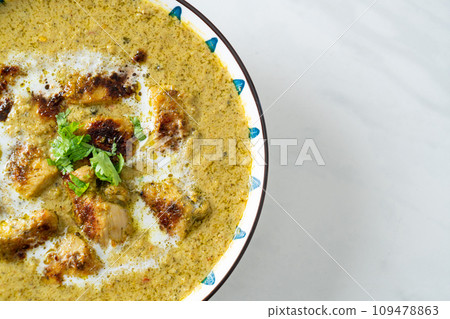 Afghani chicken in green curry or Hariyali tikka chicken hara masala 109478863