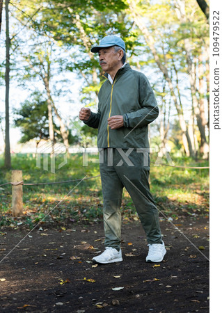 70多歲的老人跑步 109479522