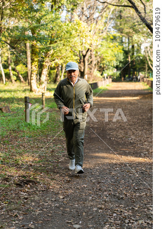 A man in his 70s running 109479619