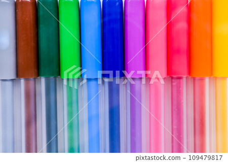 Colorful pens lined up 109479817