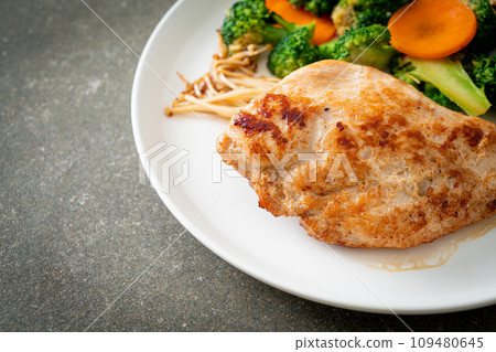 grilled chicken steak with vegetable grilled chicken steak with vegetable 109480645