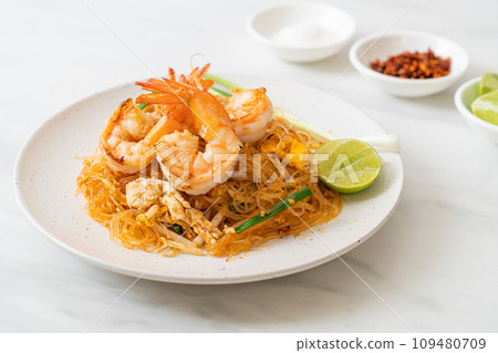 Vermicelli Pad Thai or Thai stir fried vermicelli with shrimps 109480709
