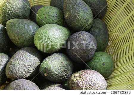 Display of local produce at outdoor farmers market 109480823