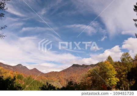 Autumn scenery towards Mt. Dotsudake Autumn scenery towards Mt. Dotsudake 109481720