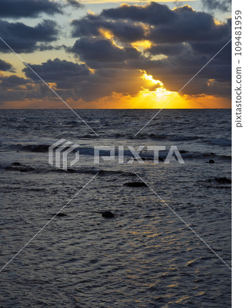 Akasaki, Shiga Town, Hakui District, Ishikawa Prefecture, the sun setting over the Sea of Japan and crepuscular rays Akasaki, Shiga Town, Hakui District, Ishikawa Prefecture, the sun setting over the Sea of Japan and crepuscular rays 109481959