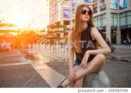 Fashion portrait of beautiful young woman in sunglasses 109482006