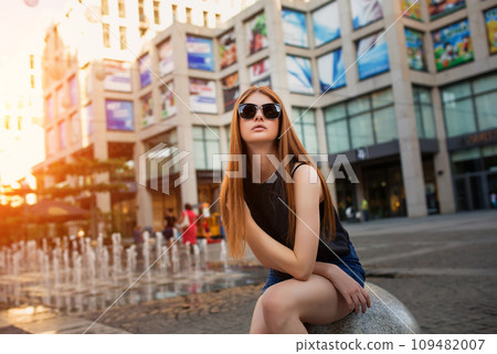 Fashion portrait of beautiful young woman in sunglasses 109482007