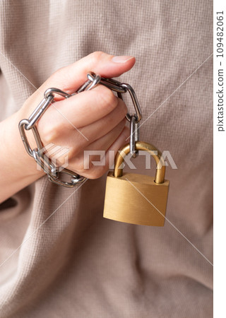 纏結的鏈條和掛鎖 109482061