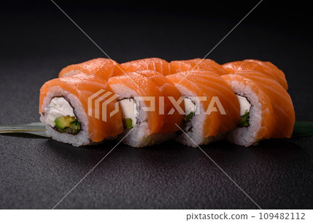 Delicious Philadelphia sushi roll with salmon, shrimp, cucumber and cream cheese 109482112