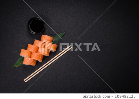 Delicious Philadelphia sushi roll with salmon, shrimp, cucumber and cream cheese 109482123