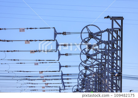 Props and wheels for adjusting tension on train overhead wires Props and wheels for adjusting tension on train overhead wires 109482175