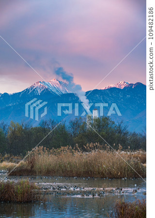 Mt. Jonendake/Morgenrot [Otakarada Water Pond] 109482186