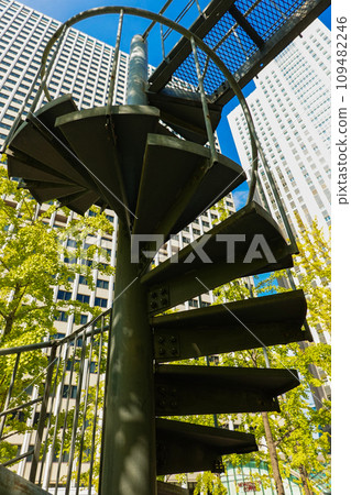 Spiral staircase at Kasumigaseki Building Square (Chiyoda-ku, Tokyo) 109482246