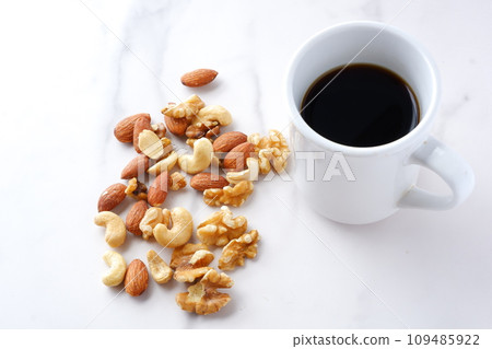 營養混合堅果和咖啡 營養混合堅果和咖啡 109485922