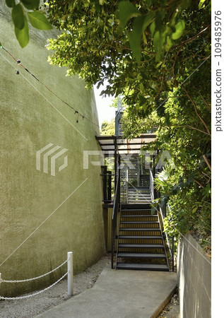 The back of Ofuna Kannon 109485976