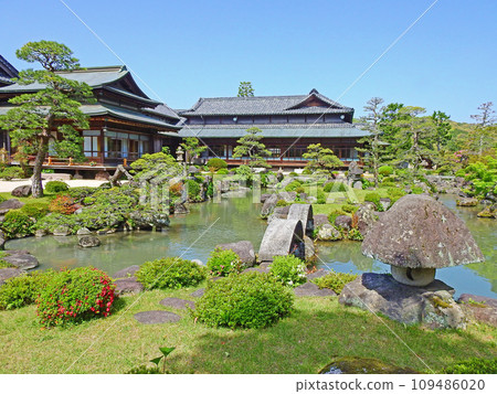 A garden designated as a scenic spot by the former Kuranai residence in Chikujo-cho, Fukuoka Prefecture 109486020