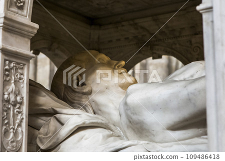 statue of king Louis XII in basilica of saint-denis, France statue of king Louis XII in basilica of saint-denis, France 109486418
