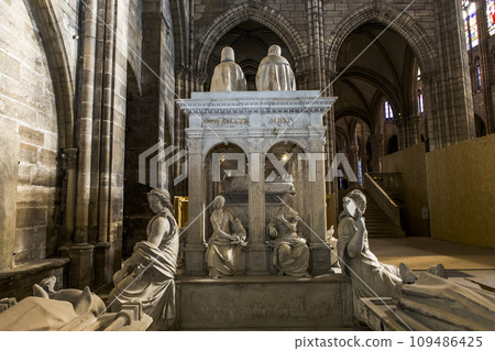 statue of king Louis XII in basilica of saint-denis, France statue of king Louis XII in basilica of saint-denis, France 109486425