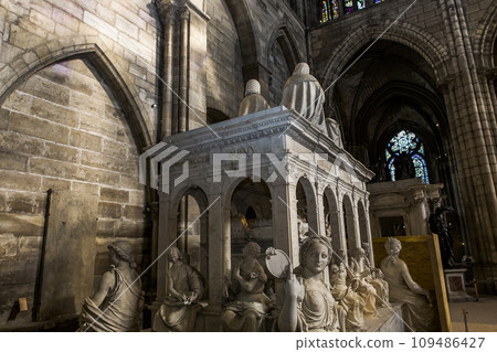 statue of king Louis XII in basilica of saint-denis, France statue of king Louis XII in basilica of saint-denis, France 109486427
