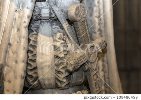 statue of king Louis XVI in basilica of saint-denis, France statue of king Louis XVI in basilica of saint-denis, France 109486459