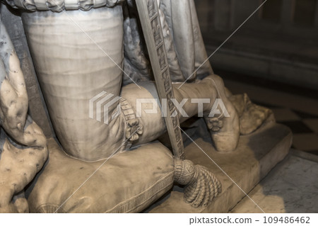 statue of king Louis XVI in basilica of saint-denis, France statue of king Louis XVI in basilica of saint-denis, France 109486462