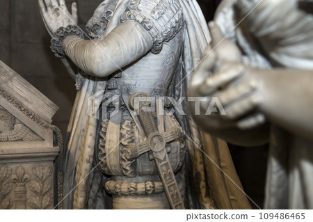 statue of king Louis XVI in basilica of saint-denis, France statue of king Louis XVI in basilica of saint-denis, France 109486465