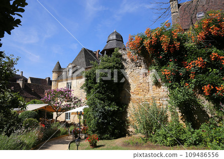 Sarlat la caneda village, perigord, france Sarlat la caneda village, perigord, france 109486556