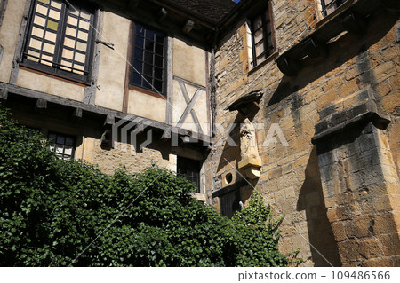 Sarlat la caneda village, perigord, france Sarlat la caneda village, perigord, france 109486566