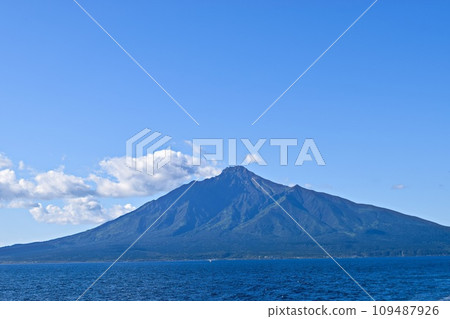 Mt. Rishiri seen from the sea and from the front 109487926