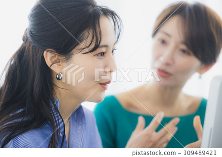 兩個女商人 109489421