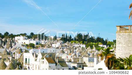 Alberobello, the city of pointed roofs 109490682