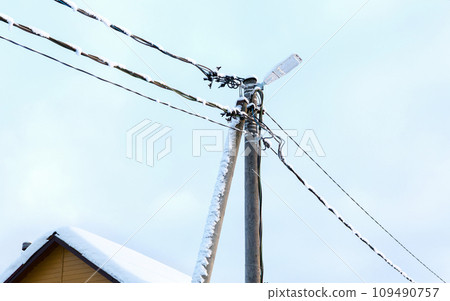 Electric pole, cables and lamp 109490757