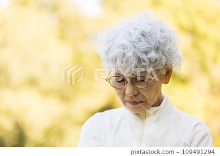 A woman with a troubled expression who looks good with gray hair 109491294